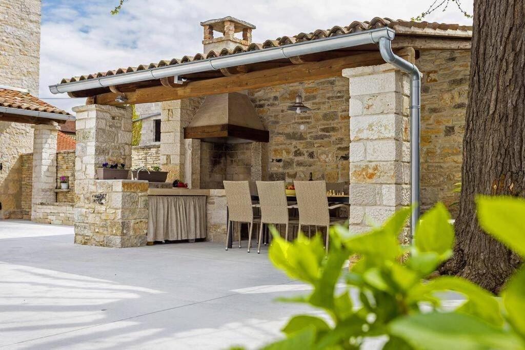 House Kristina **** Villa Burići Eksteriør bilde